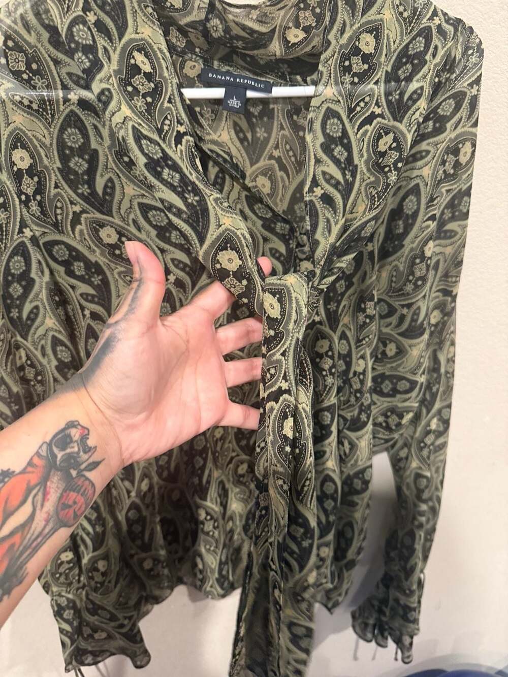 Silk Paisley AOP Vintage Sheer  Banana Republic Blouse Sz.L - Picture 3 of 9